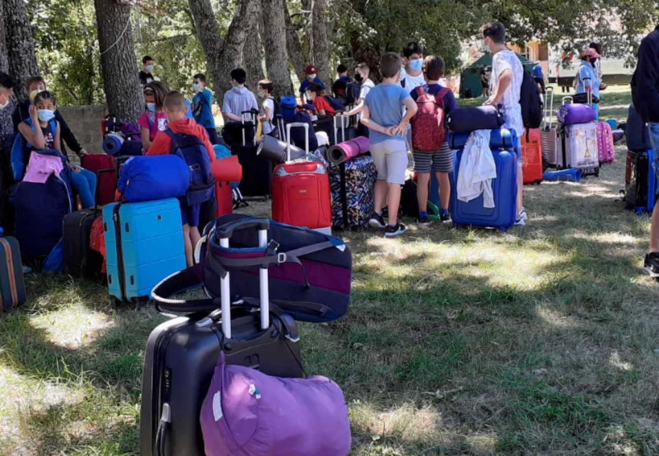 Dos nazarenas de campamento de verano